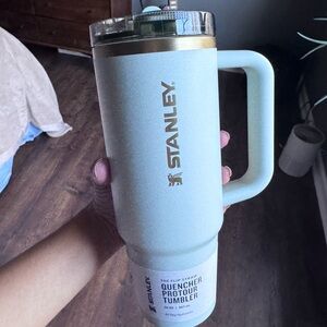 Brand new hard to get sold out 30 oz Gilded Celadon Protour Stanley